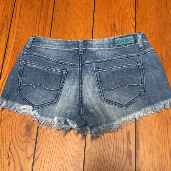 Empyre denim distressed, cut off Jean shorts embroidered pocket size 7 - Picture 2 of 9